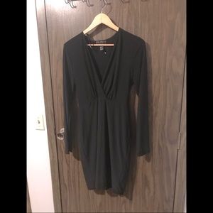 Black forever 21 plus long sleeve v neck dress